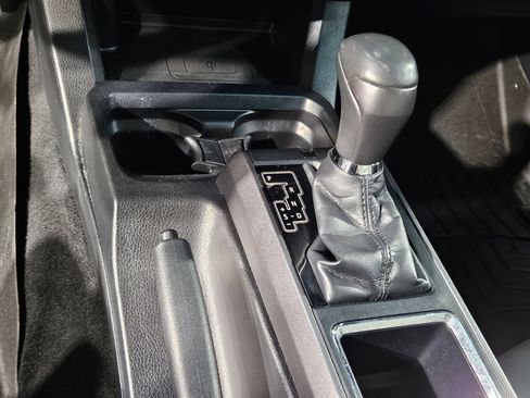 Used 2019 Toyota Tacoma TRD Off-Road AWD/4WD image 31