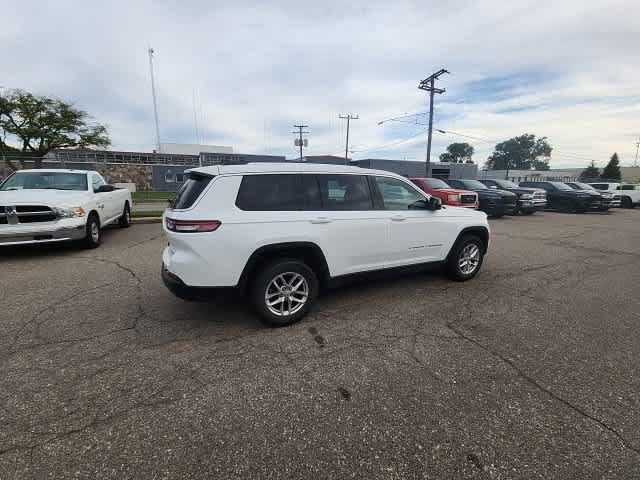 Used 2023 Jeep Grand Cherokee L Laredo AWD/4WD image 11