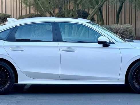 Used 2023 Honda Civic Touring image 4