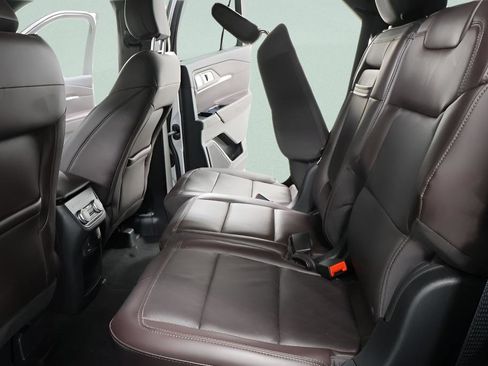 Used 2025 Ford Explorer Platinum image 27