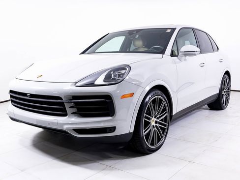 Certified 2023 Porsche Cayenne Platinum Edition image 1