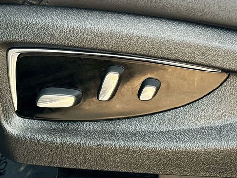 Used 2019 Cadillac Escalade Premium Luxury image 27