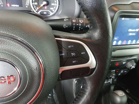 Used 2019 Jeep Renegade Latitude w/ Cold Weather Group AWD/4WD image 27