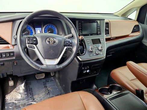 Used 2020 Toyota Sienna Limited Premium image 13