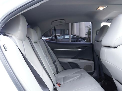 Used 2023 Toyota Camry SE image 18