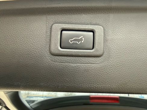 Used 2019 Subaru Outback 2.5i Touring image 14