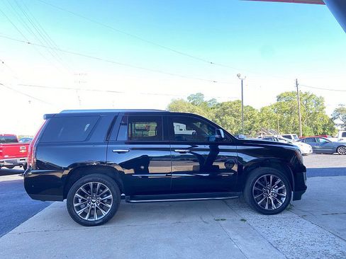 Used 2020 Cadillac Escalade Luxury w/ Escalade Sport Edition AWD/4WD image 4