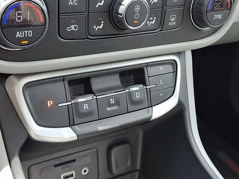 Used 2022 GMC Terrain SLT w/ Tech Package FWD image 15