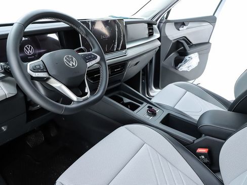 New 2026 Volkswagen Tiguan SE image 18