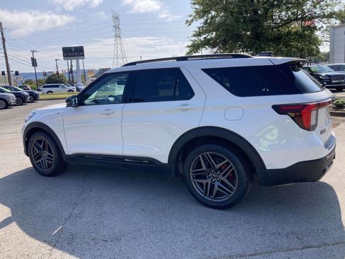 Used 2025 Ford Explorer ST-Line w/ Premium Package image 7