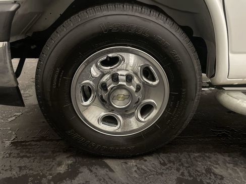 Used 2024 Chevrolet Express 2500 image 23
