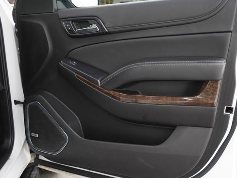 Used 2019 Chevrolet Suburban LT image 9