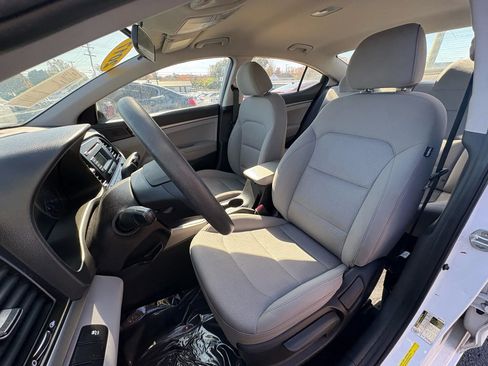 Used 2017 Hyundai Elantra SE w/ Cargo Package image 15