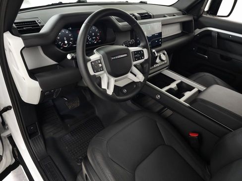 Used 2025 Land Rover Defender 110 S image 19