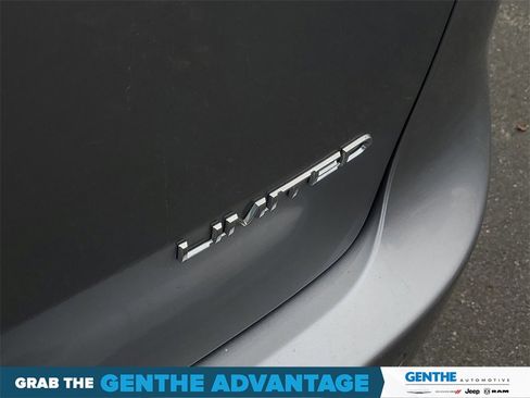 Used 2019 Chrysler Pacifica Limited image 6