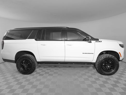 Used 2026 Chevrolet Suburban Z71 w/ Comfort Package image 5