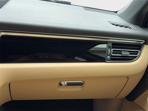 Used 2023 Porsche Macan image 20