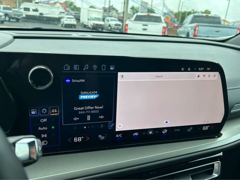 Used 2025 Chevrolet Traverse LT image 42