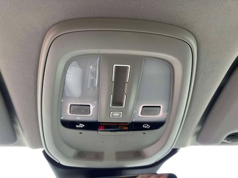 Used 2023 Volvo XC60 B5 Plus image 29