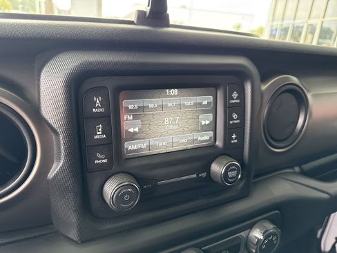 Used 2018 Jeep Wrangler Unlimited Sport image 26