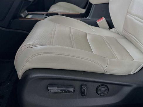Used 2022 Honda CR-V Touring image 18