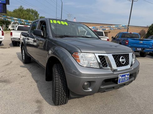 Used 2018 Nissan Frontier SV AWD/4WD image 3