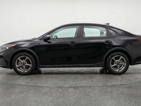 Used 2025 Kia K4 LXS FWD image 5