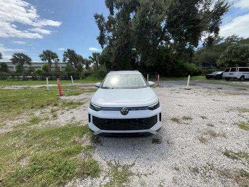 Used 2026 Volkswagen Tiguan SE FWD image 4