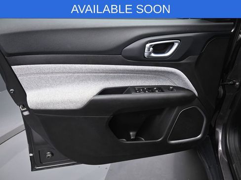 Used 2023 Jeep Compass Latitude image 11