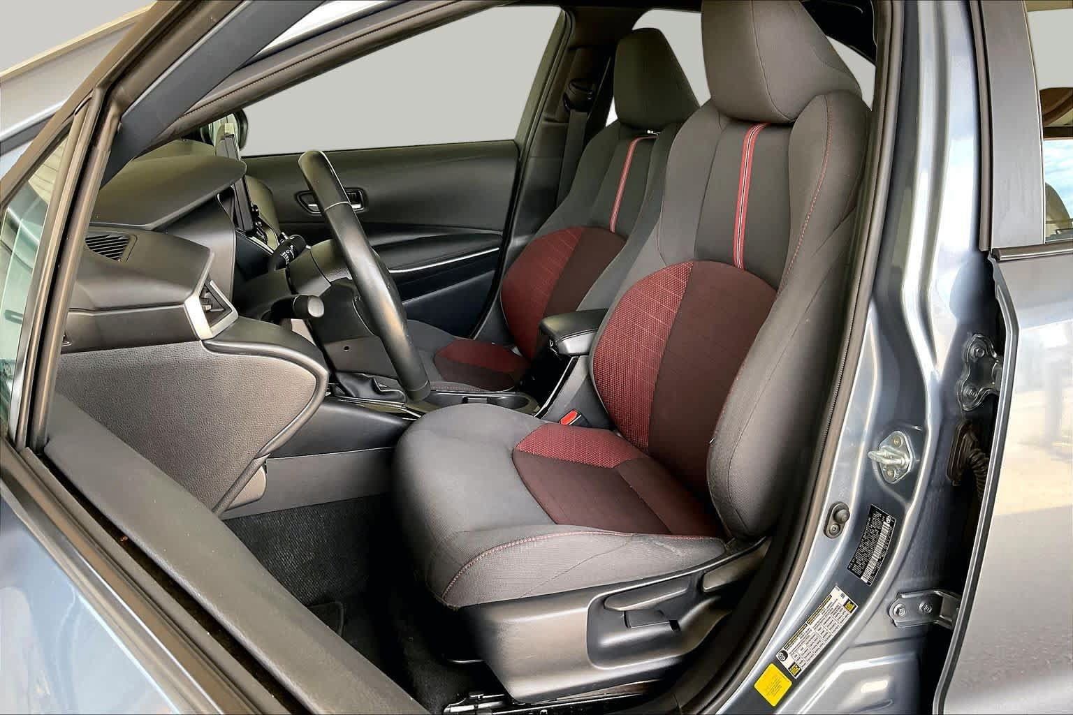 Used 2025 Toyota Corolla SE FWD image 8