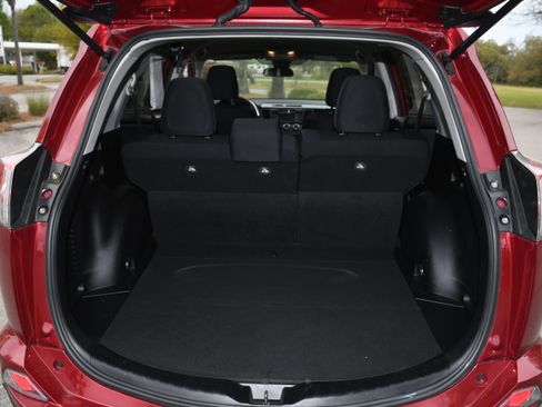 Used 2018 Toyota RAV4 LE image 16