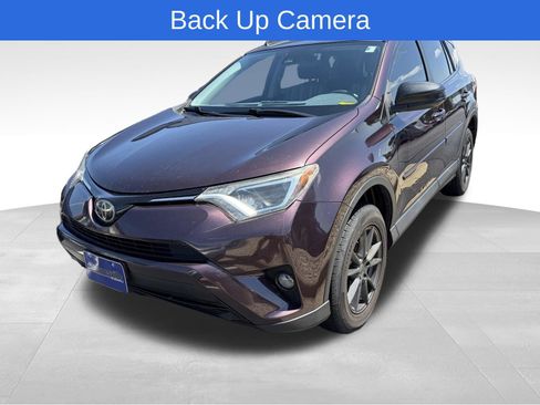 Used 2017 Toyota RAV4 LE FWD image 2