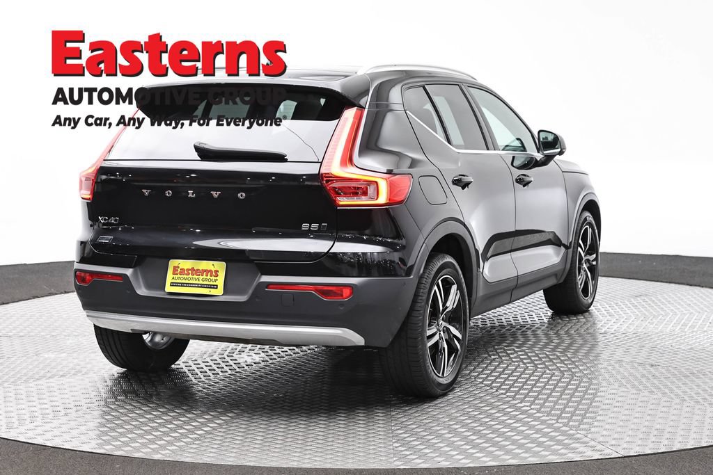 Used 2023 Volvo XC40 B5 Plus AWD/4WD image 7