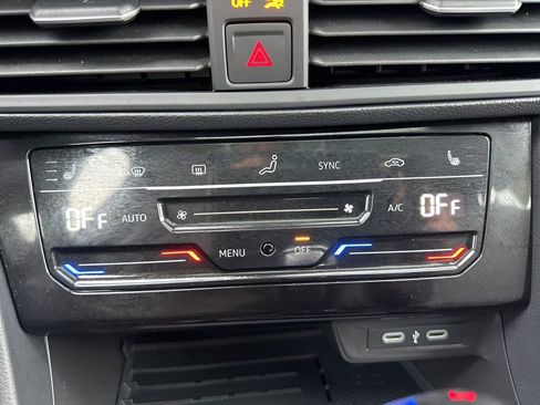 Used 2025 Volkswagen Jetta SE image 19