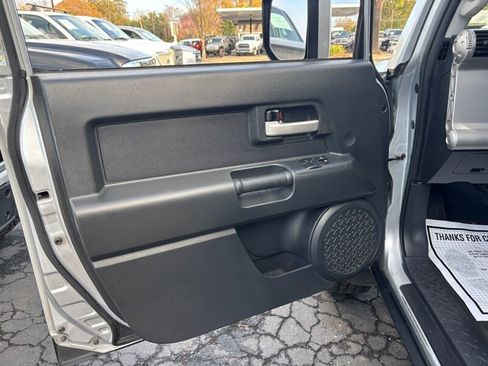 Used 2007 Toyota FJ Cruiser Base image 12