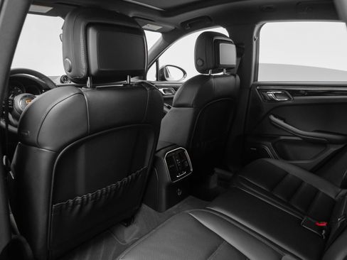 Certified 2025 Porsche Macan image 39