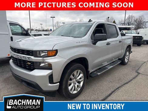 Used 2020 Chevrolet Silverado 1500 Custom w/ Custom Value Package image 3