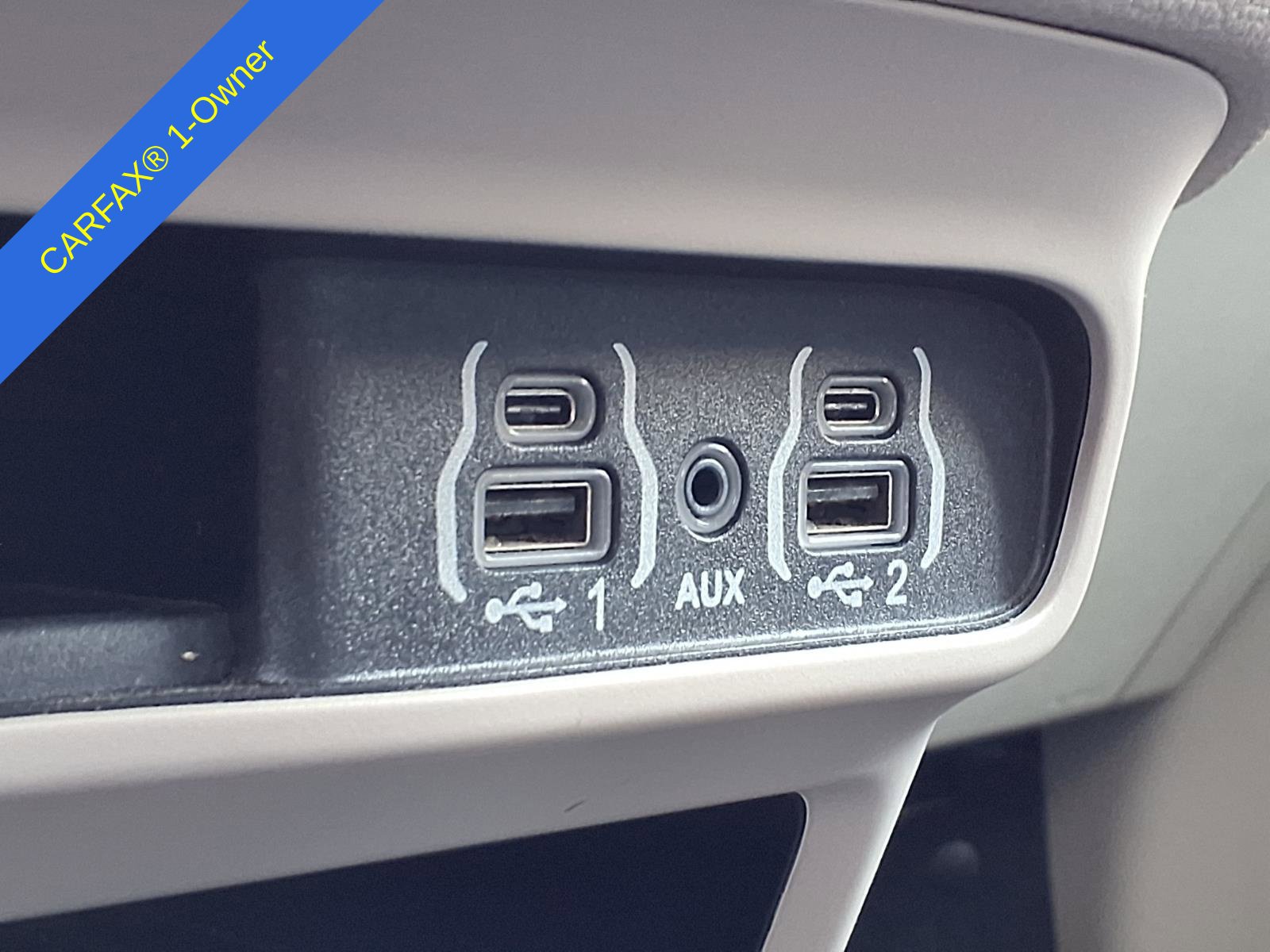 Used 2024 Chrysler Pacifica Limited FWD image 28