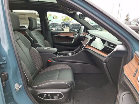 New 2026 Jeep Grand Cherokee Summit AWD/4WD image 23