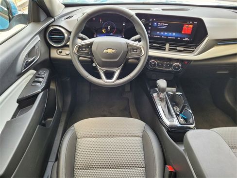 Used 2025 Chevrolet Trax LT w/ Driver Confidence Package image 19