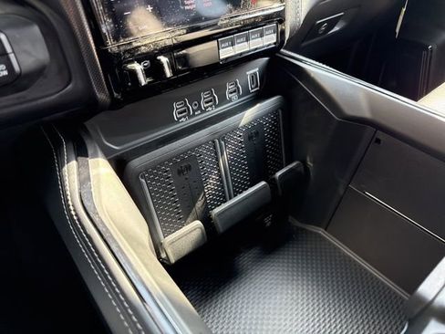 New 2026 RAM 2500 Limited AWD/4WD image 21