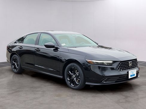 New 2025 Honda Accord SE image 2