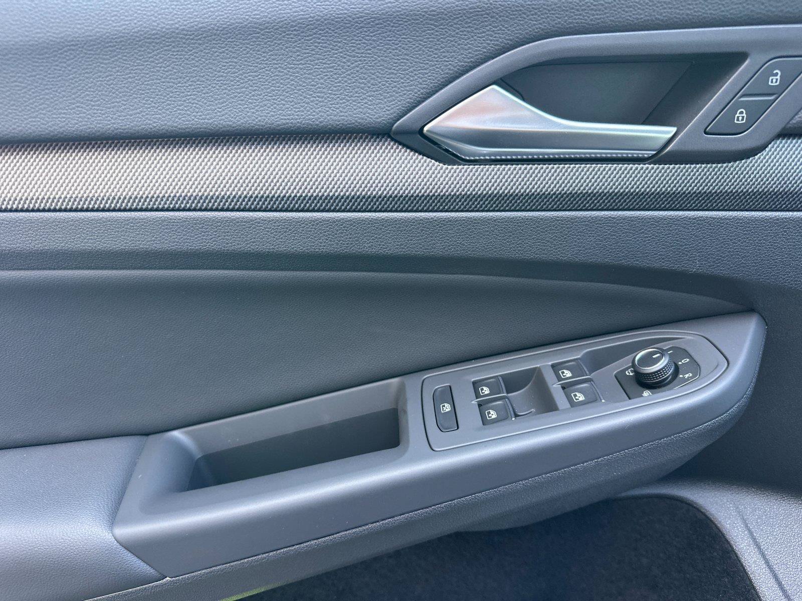 New 2026 Volkswagen GTI SE FWD image 10