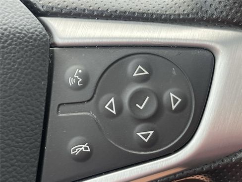 Used 2024 GMC Terrain SLE image 25