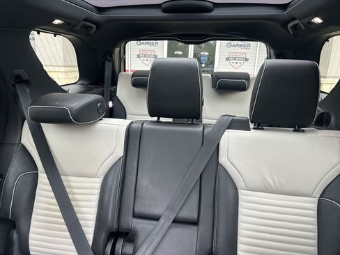 Used 2022 Land Rover Discovery S R-Dynamic image 15