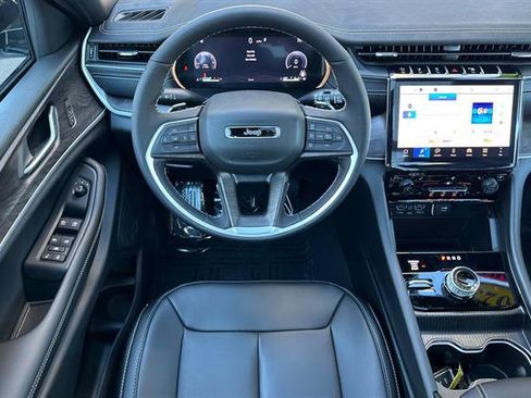 New 2025 Jeep Grand Cherokee Limited image 11