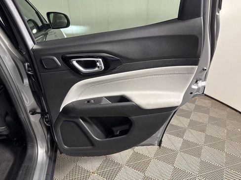 Used 2022 Jeep Compass Limited w/ Sun and Sound Group image 18