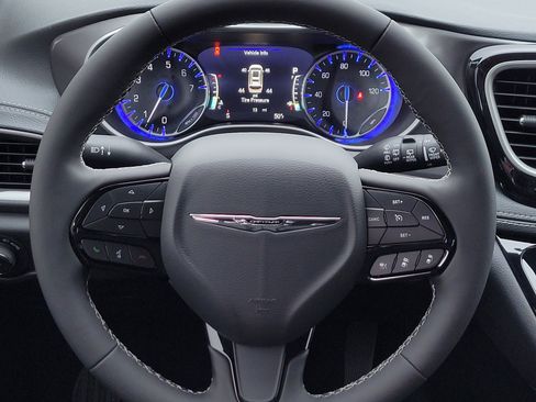 New 2026 Chrysler Pacifica Select image 13
