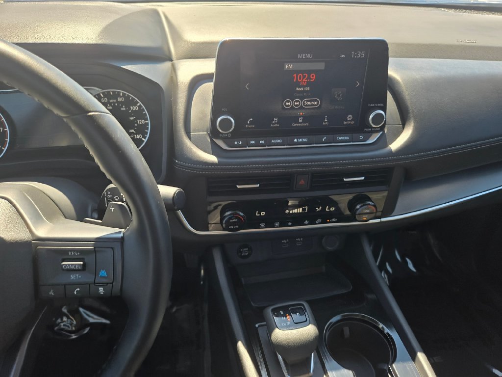 Used 2025 Nissan Rogue SV FWD image 21
