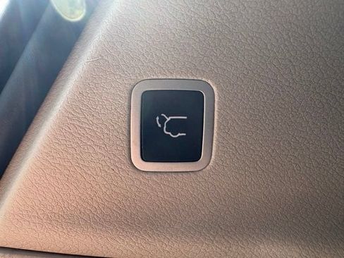 Used 2023 Chrysler Pacifica Touring-L FWD image 39